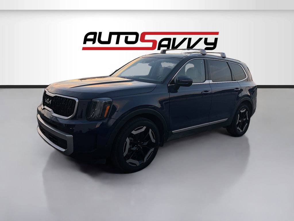 Used 2023 Kia Telluride EX w/ EX Captain's Chair Package FWD image 3