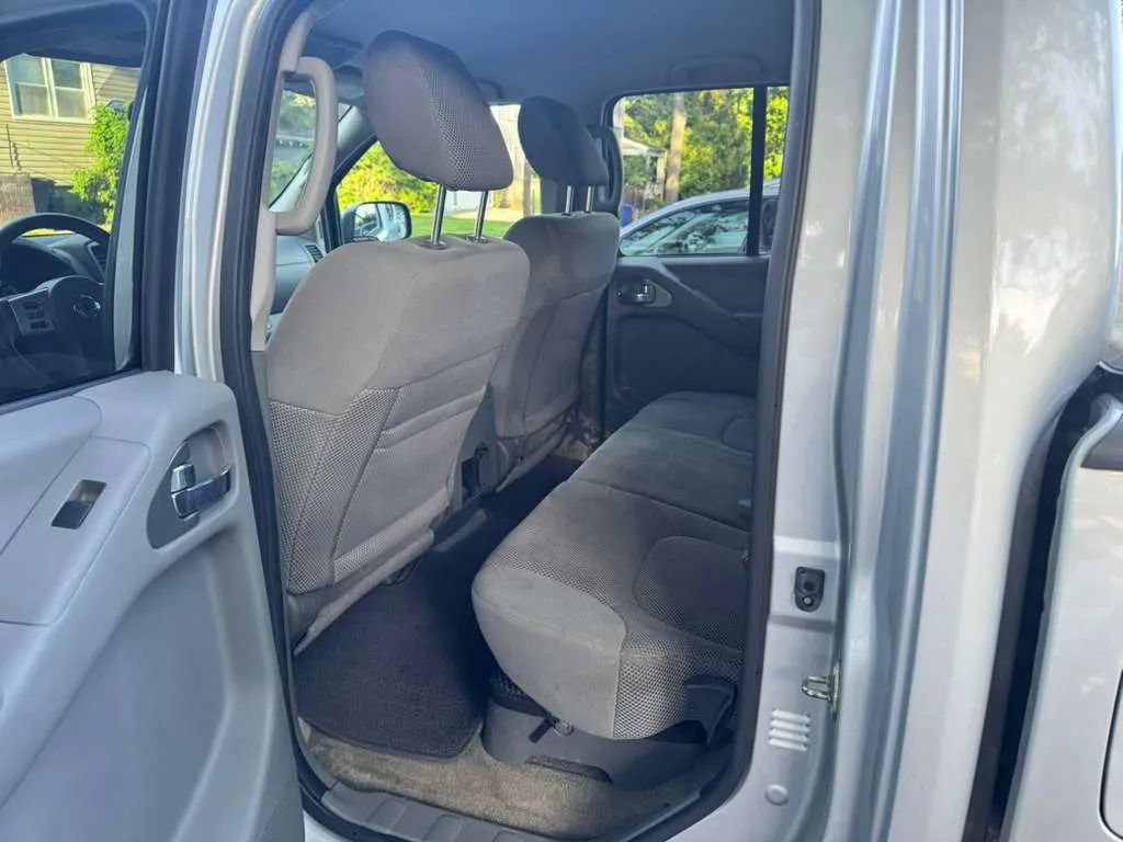 Used 2017 Nissan Frontier SV AWD/4WD image 7