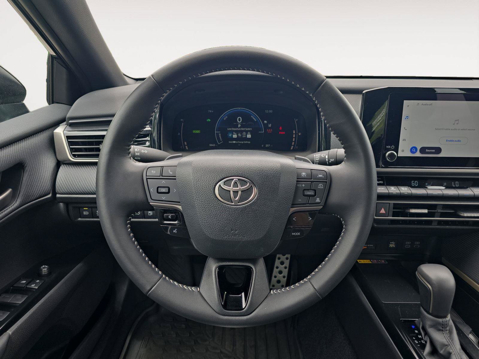 Used 2025 Toyota Camry SE FWD image 11