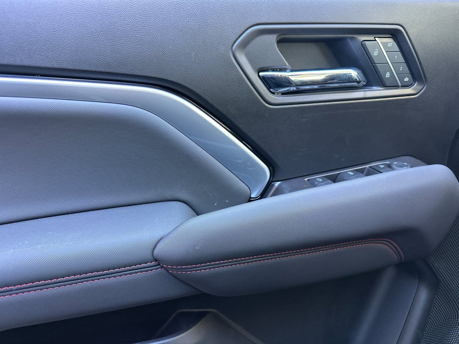 New 2025 Chevrolet Colorado Z71 w/ Midnight Edition image 11