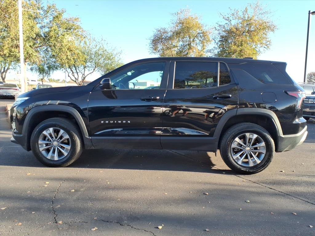 Used 2025 Chevrolet Equinox LT image 2