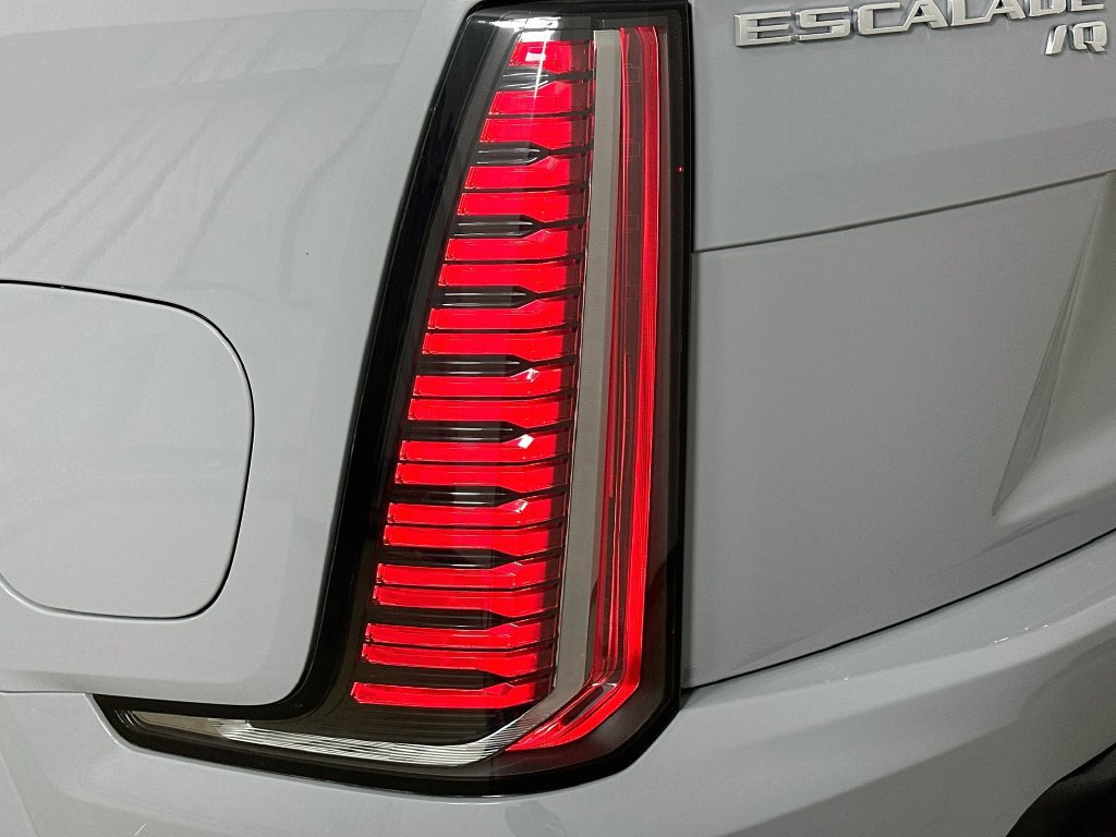 New 2026 Cadillac Escalade IQ Sport 1 w/ LPO, Floor Liner Package AWD/4WD image 40