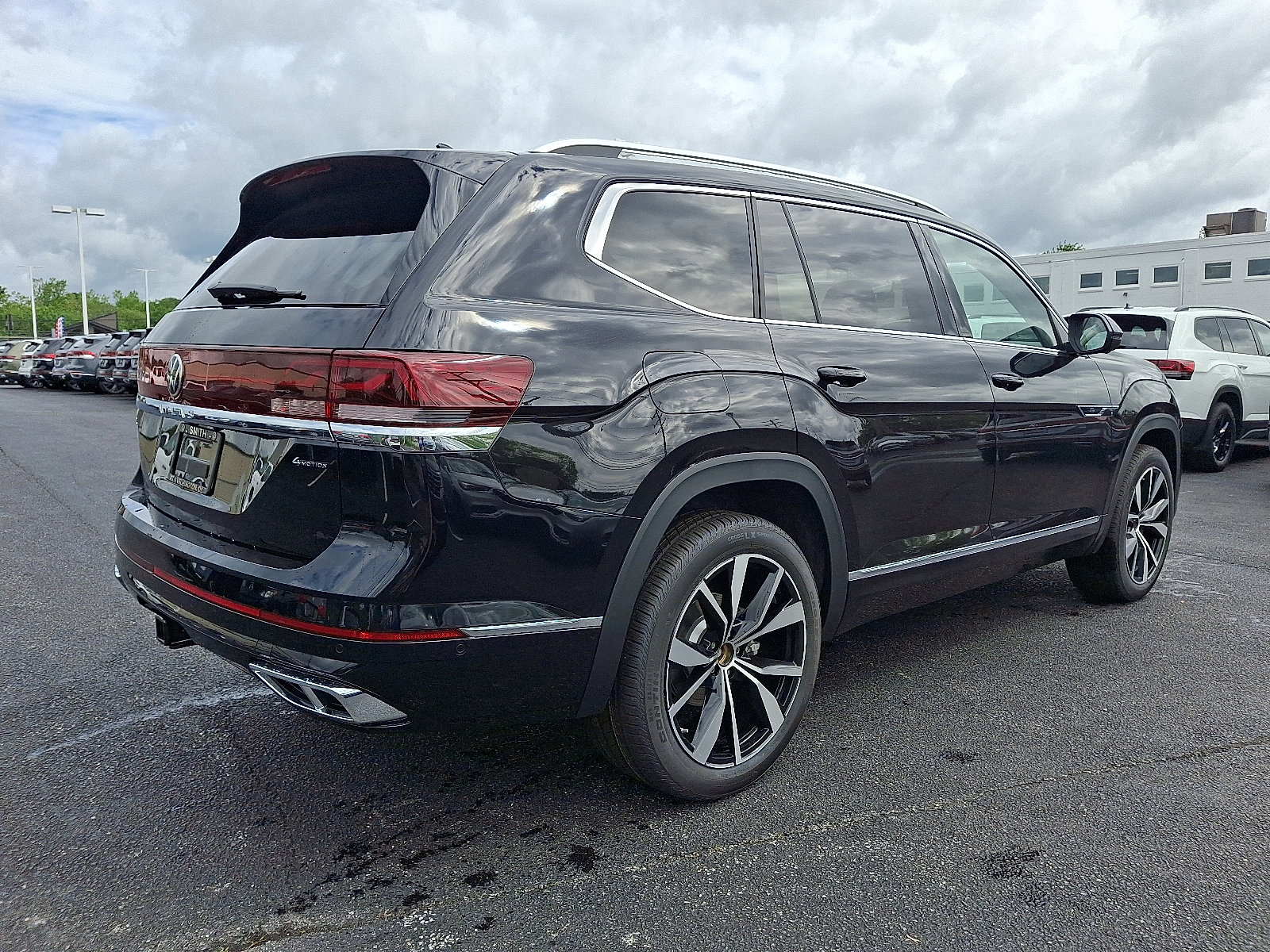 New 2025 Volkswagen Atlas SEL Premium R-Line image 4