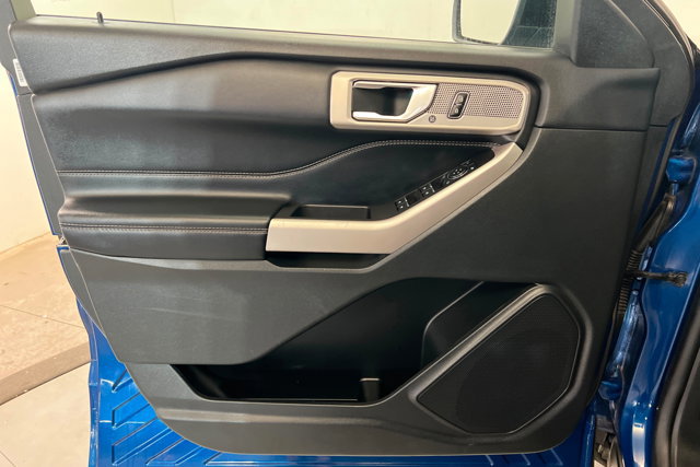 Used 2023 Ford Explorer Limited AWD/4WD image 14
