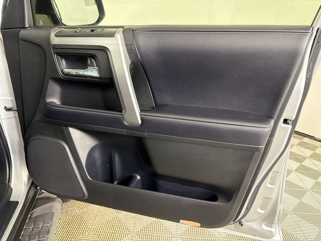 Used 2018 Toyota 4Runner SR5 Premium image 16