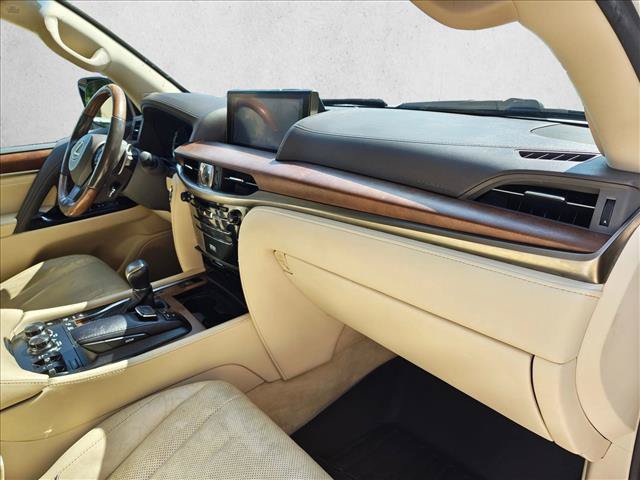 Used 2016 Lexus LX 570 4WD w/ Luxury Package image 23