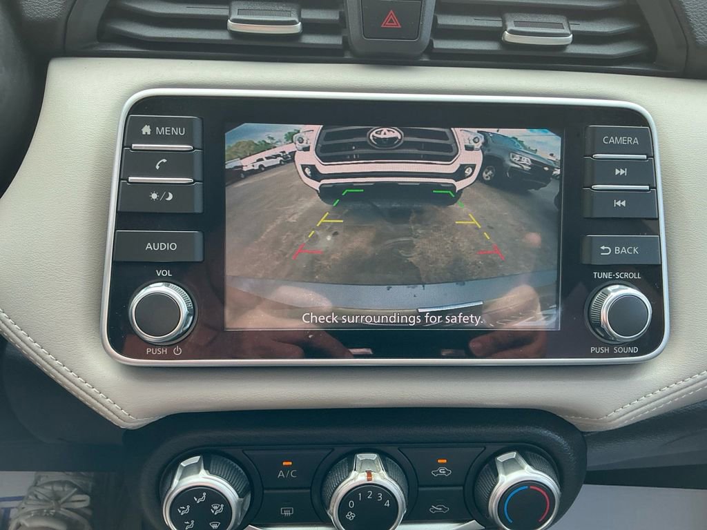 Used 2020 Nissan Versa SV w/ Trunk Package image 26