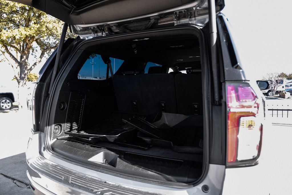 Used 2022 Chevrolet Suburban LT w/ Luxury Package image 57