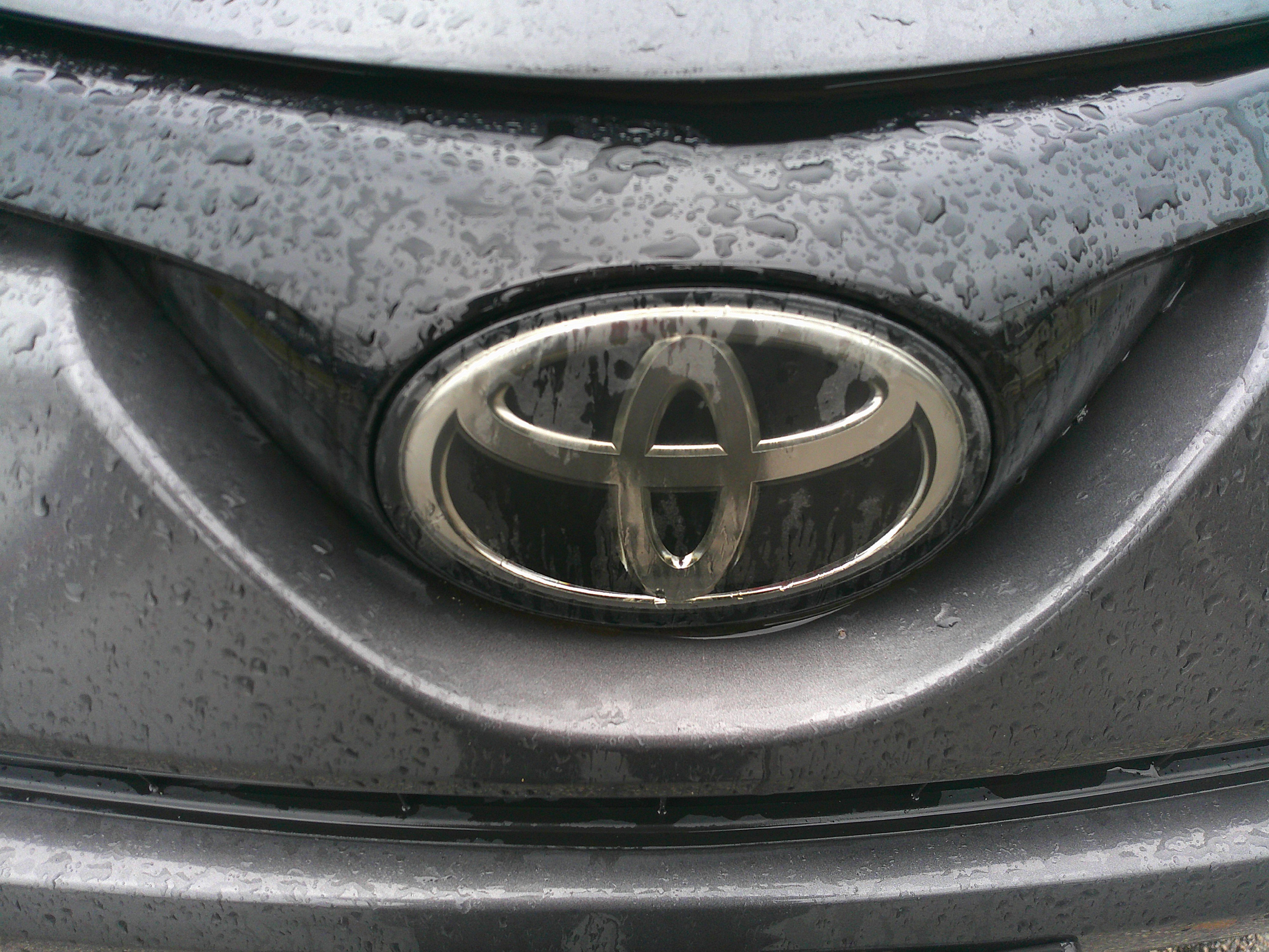 Used 2018 Toyota RAV4 XLE image 3