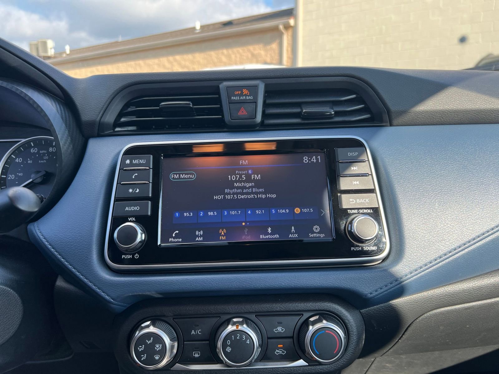 Used 2025 Nissan Versa SV FWD image 20