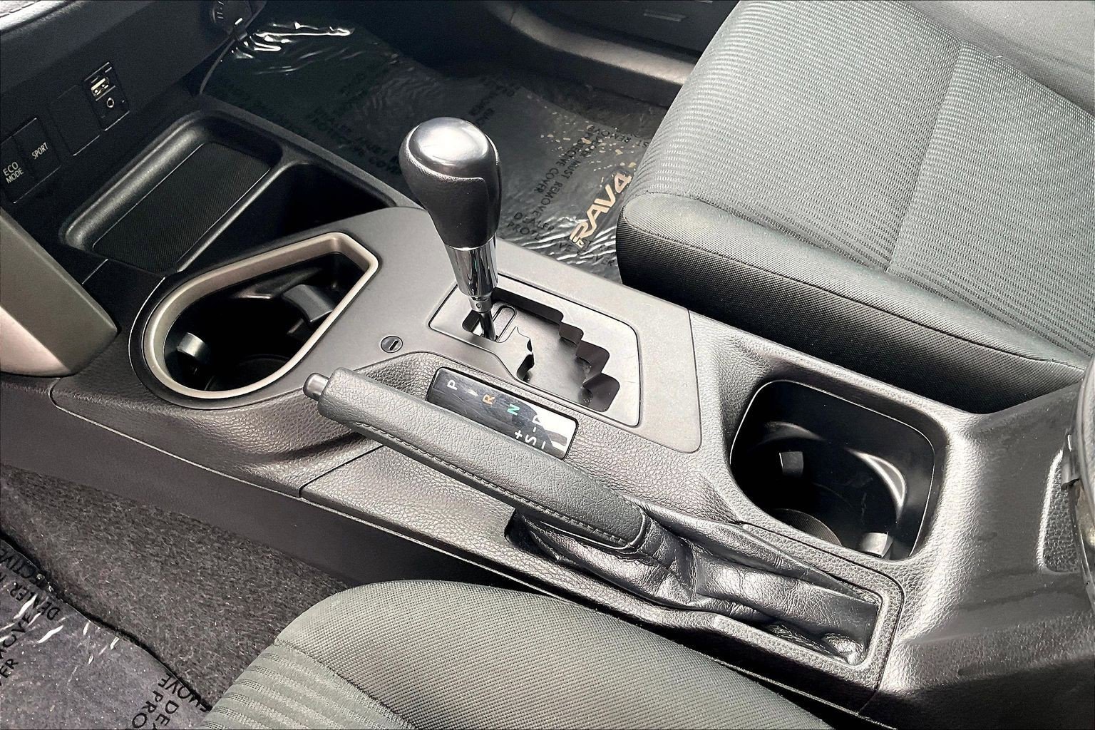 Used 2018 Toyota RAV4 LE image 13