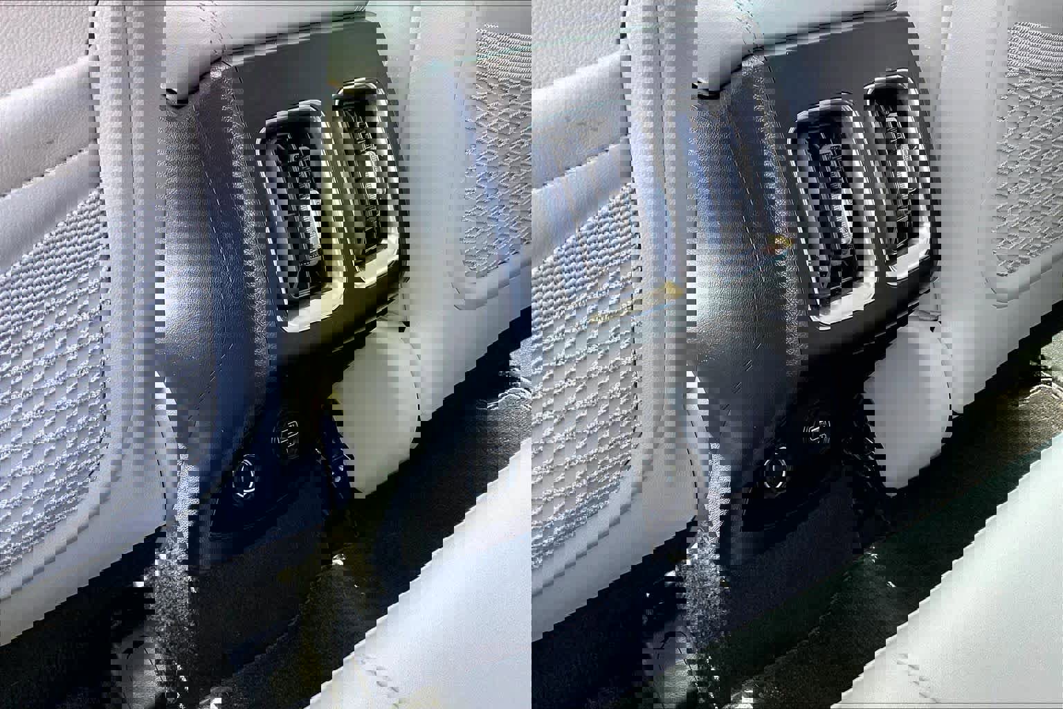 Used 2023 Kia Sorento S image 34