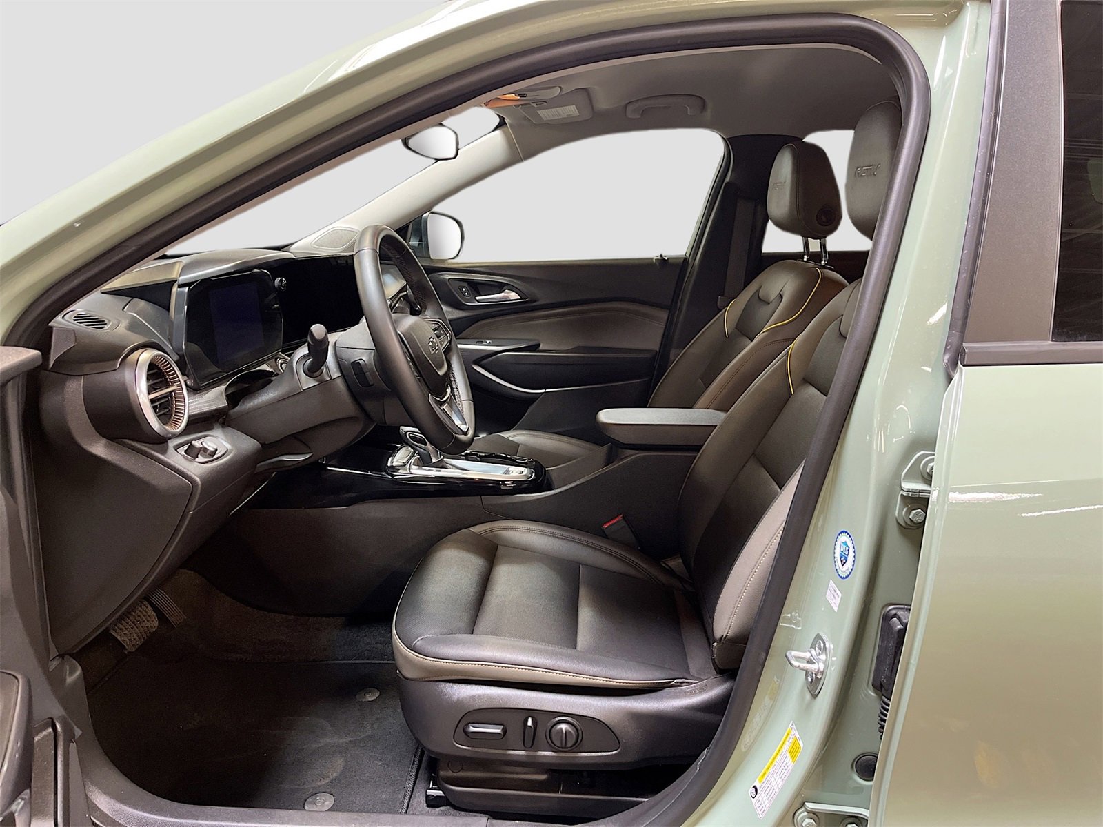 Used 2025 Chevrolet Trax ACTIV w/ Driver Confidence Package image 20