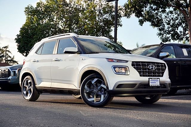 New 2026 Hyundai Venue SEL FWD image 2