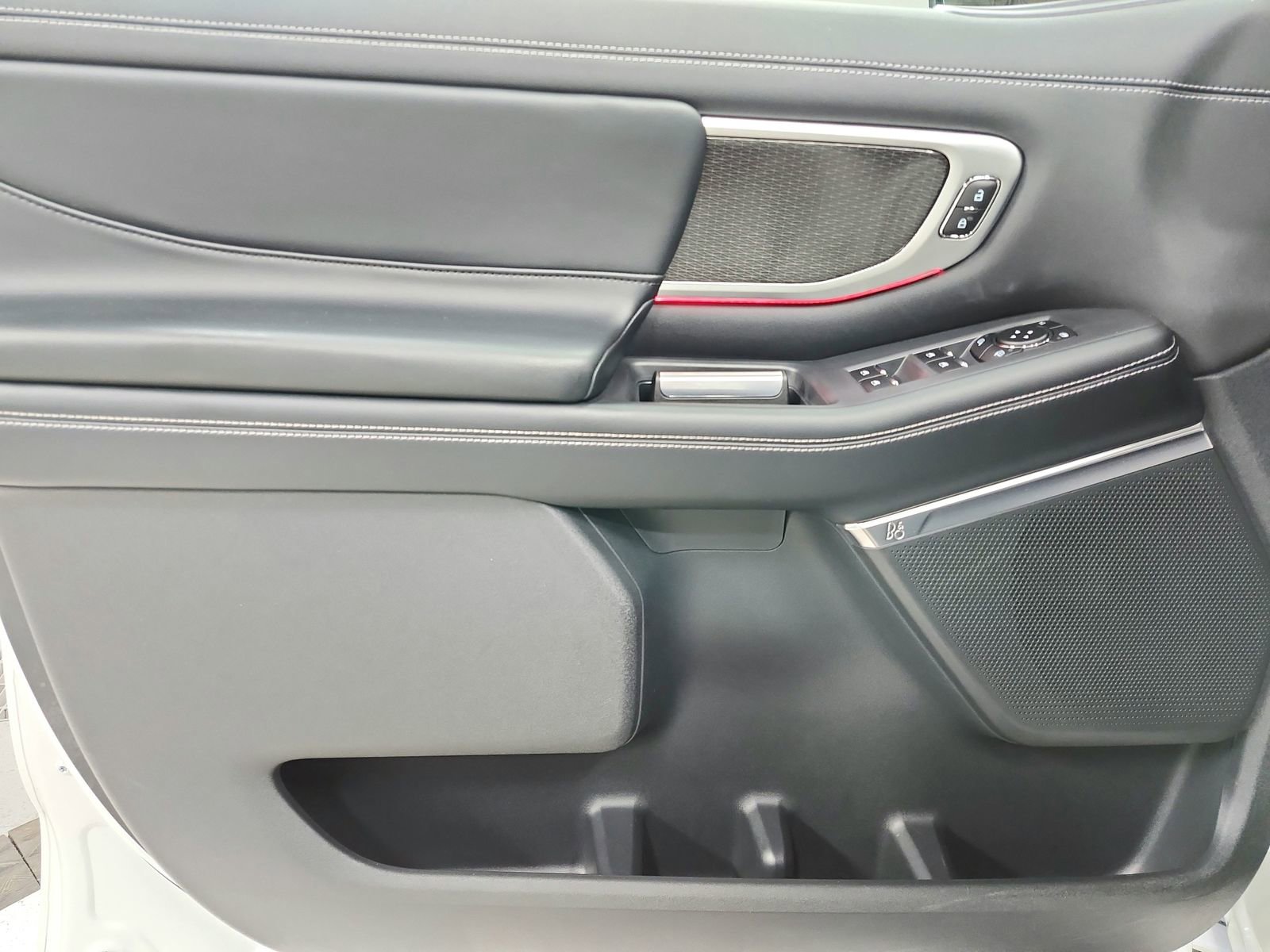 Used 2025 Ford Expedition Platinum w/ Stealth Appearance Package image 34