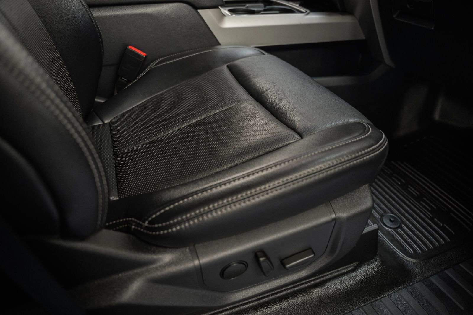 Used 2022 Ford F250 Lariat w/ Black Appearance Pkg image 46