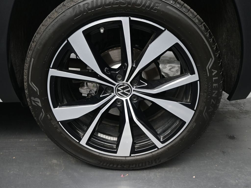 Used 2025 Volkswagen Atlas Cross Sport SEL Premium R-Line image 10