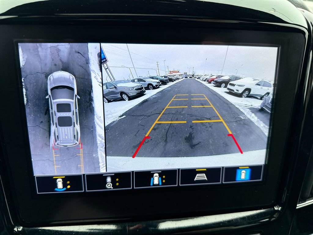 Used 2023 Chevrolet Traverse RS image 17