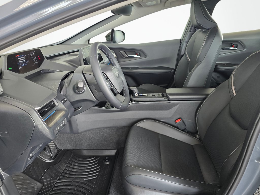 Used 2025 Toyota Prius XLE AWD/4WD image 17