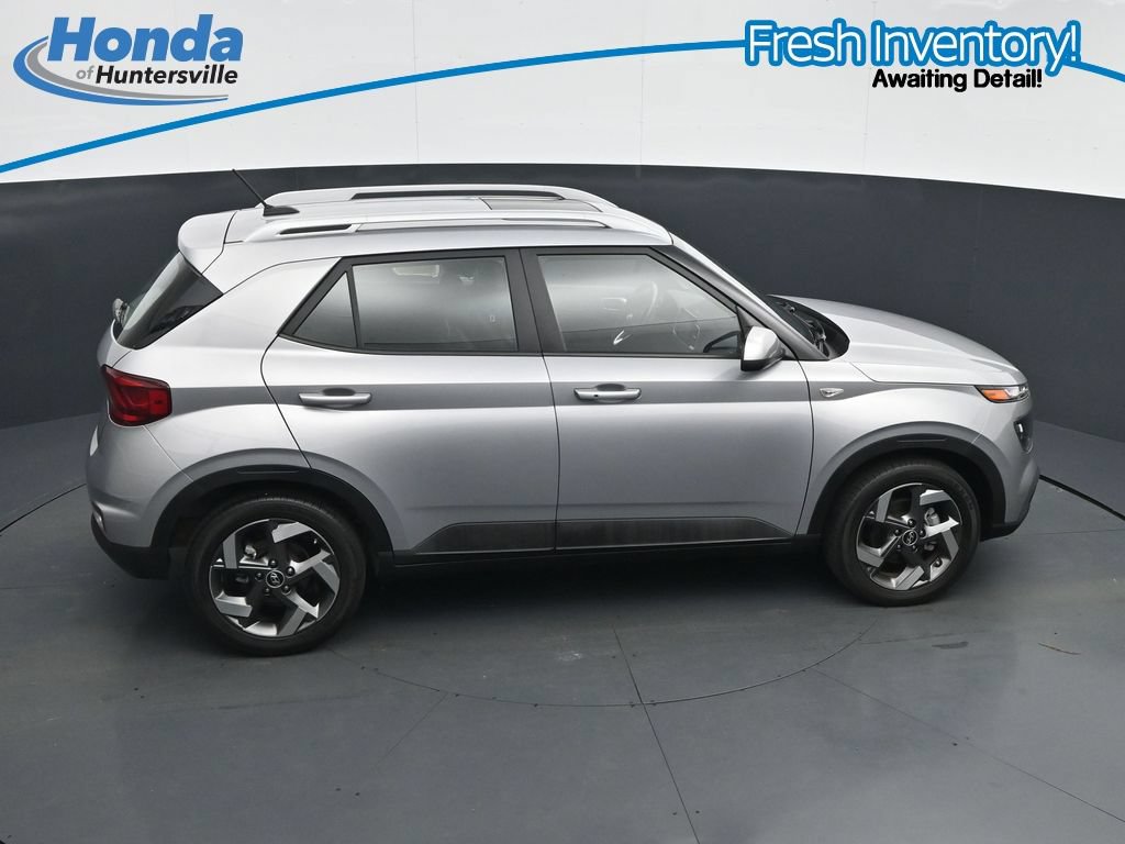 Used 2025 Hyundai Venue SEL FWD image 26
