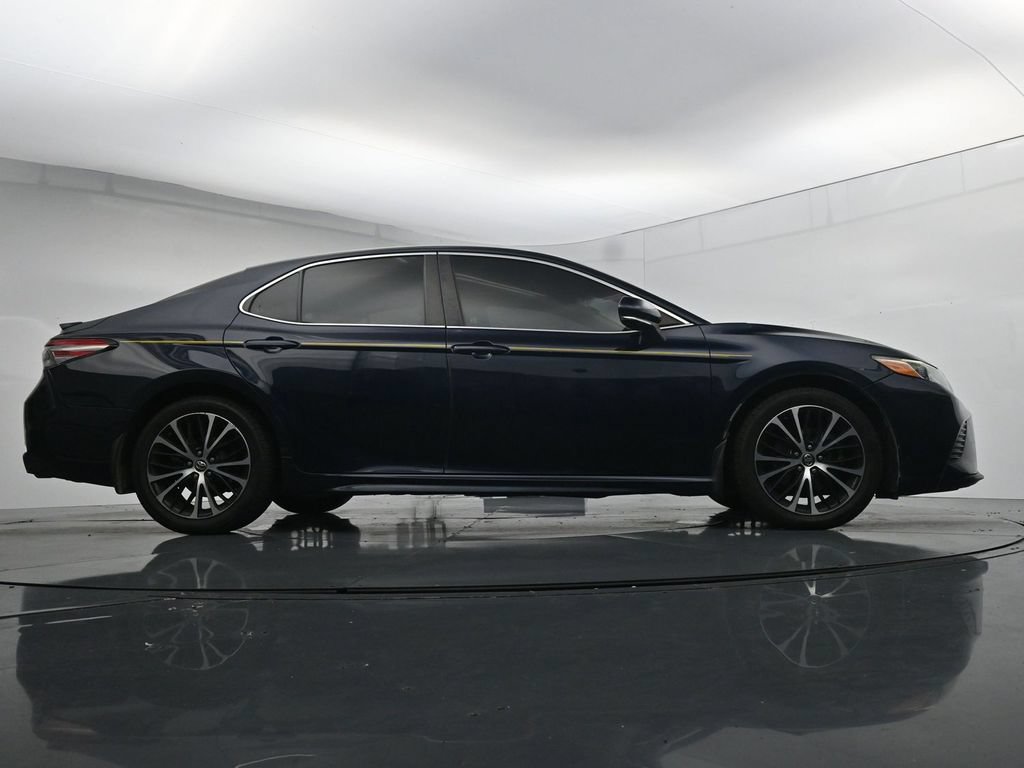Used 2018 Toyota Camry SE w/ Convenience Package FWD image 24