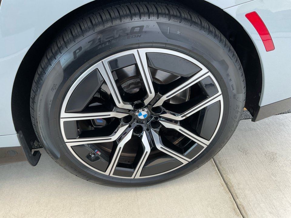 Certified 2024 BMW i7 eDrive50 w/ M Sport Package RWD image 22