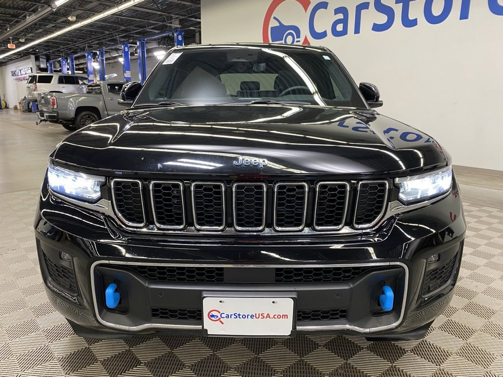 Used 2023 Jeep Grand Cherokee Overland w/ Luxury Tech Group IV image 4