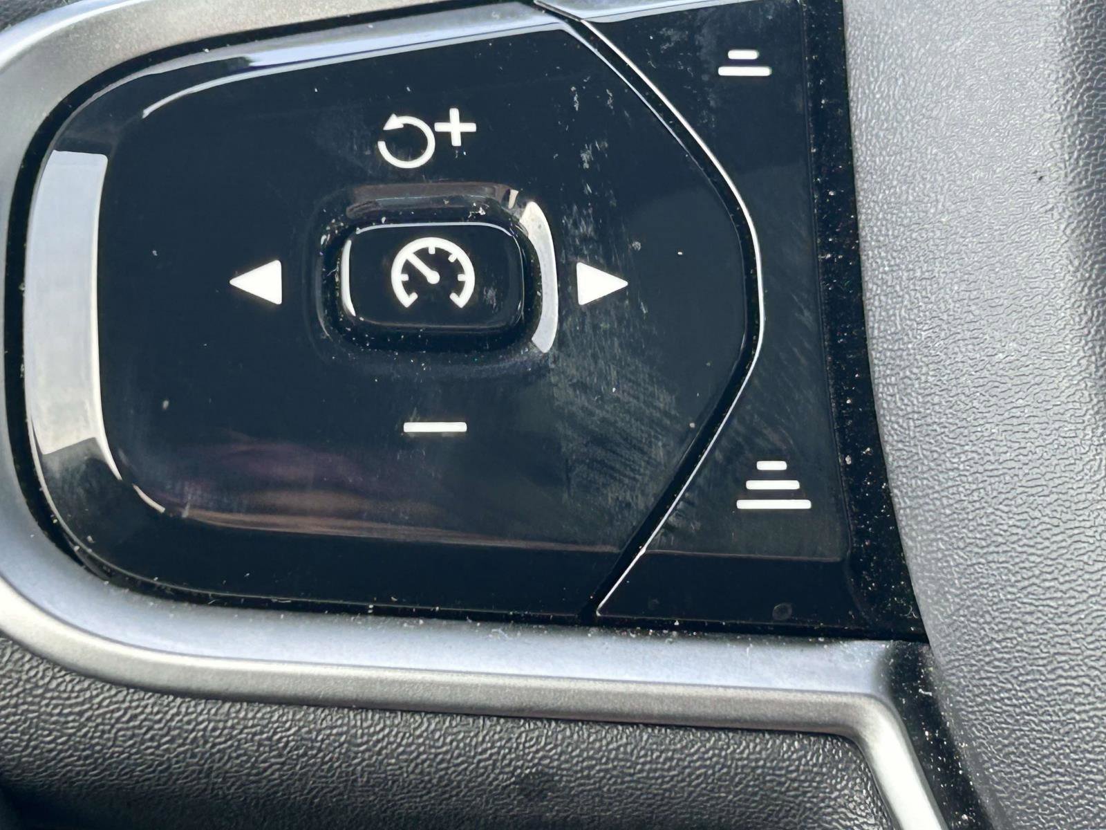 Certified 2025 Volvo XC90 B6 Plus image 23