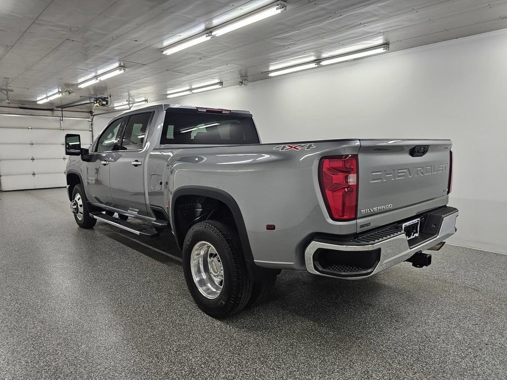 Used 2025 Chevrolet Silverado 3500 LTZ w/ LTZ Convenience Package AWD/4WD image 9