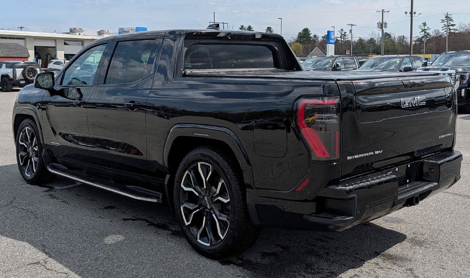 Certified 2025 GMC Sierra EV Denali AWD/4WD image 7