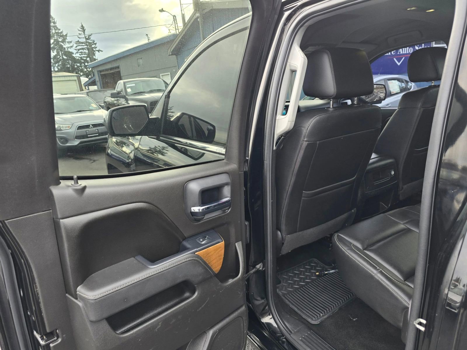 Used 2016 Chevrolet Silverado 1500 LTZ AWD/4WD image 16
