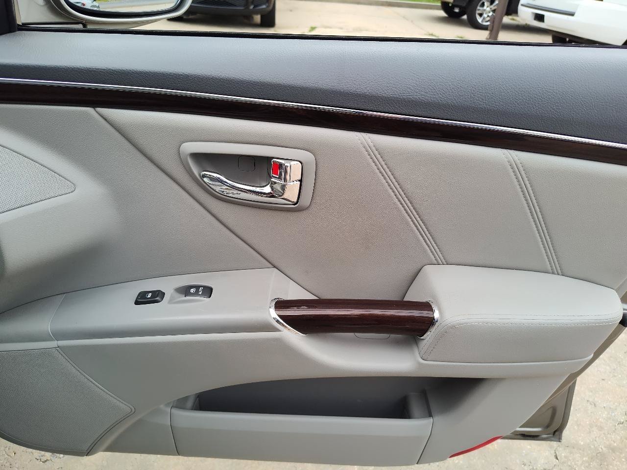 Used 2009 Hyundai Azera GLS w/ Premium Pkg 2 FWD image 22