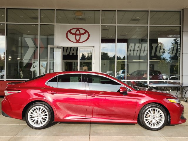 Certified 2018 Toyota Camry XLE FWD image 3