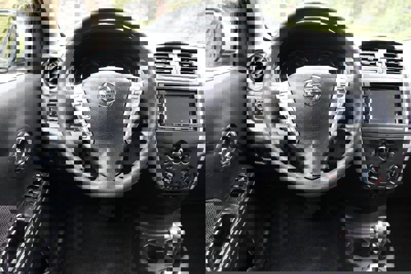 Used 2015 Nissan Versa SV FWD image 17