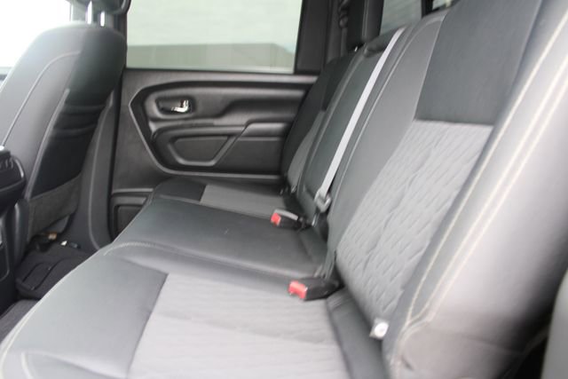 Used 2018 Nissan Titan SV w/ SV Convenience Package RWD image 43