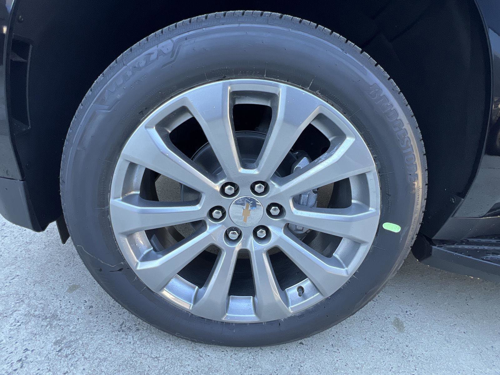 New 2026 Chevrolet Suburban Premier image 30