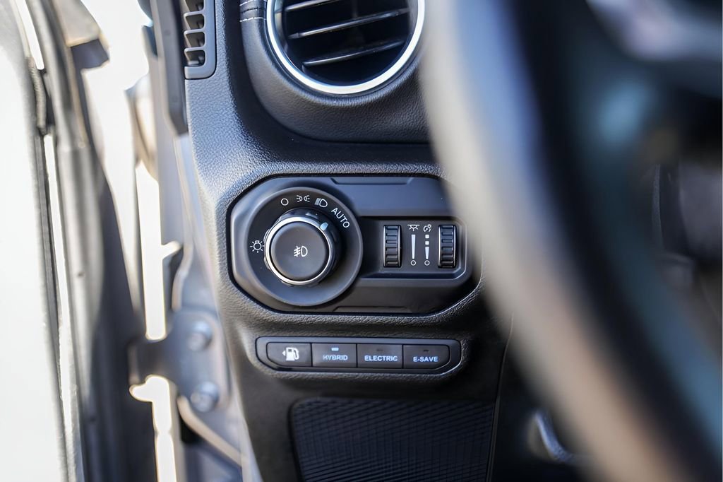 Used 2021 Jeep Wrangler Unlimited Sahara w/ Cold Weather Group image 18