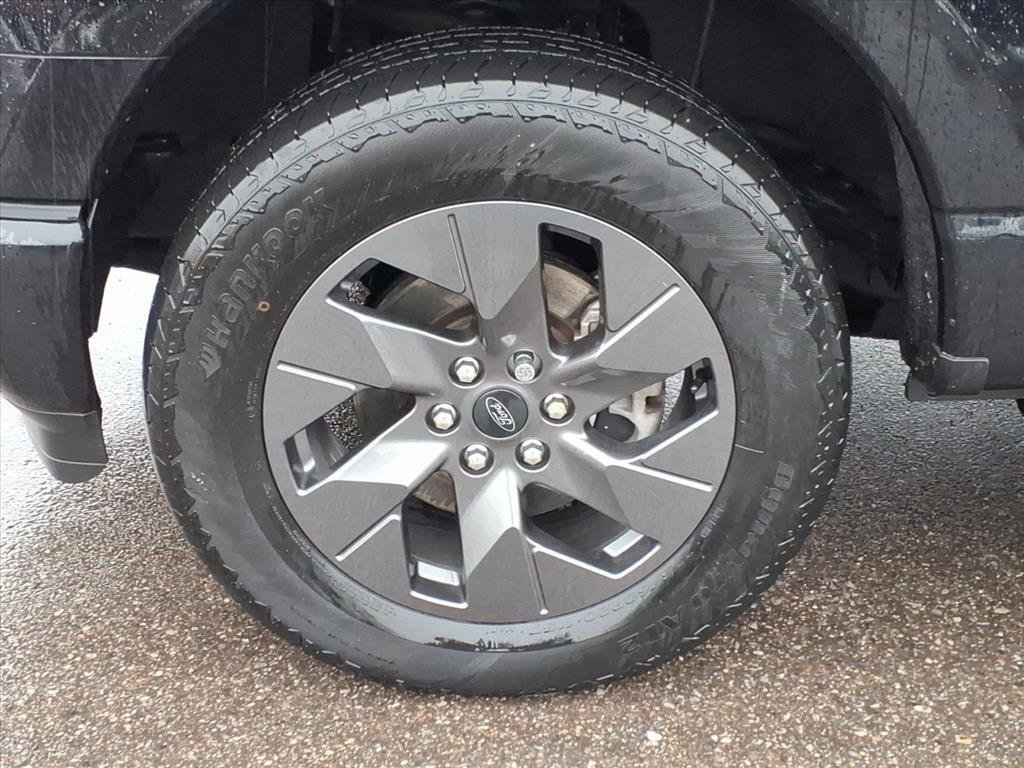 Used 2023 Ford F150 Lightning Lariat image 9