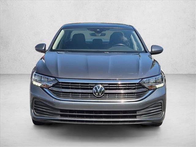 Used 2024 Volkswagen Jetta SE FWD image 2