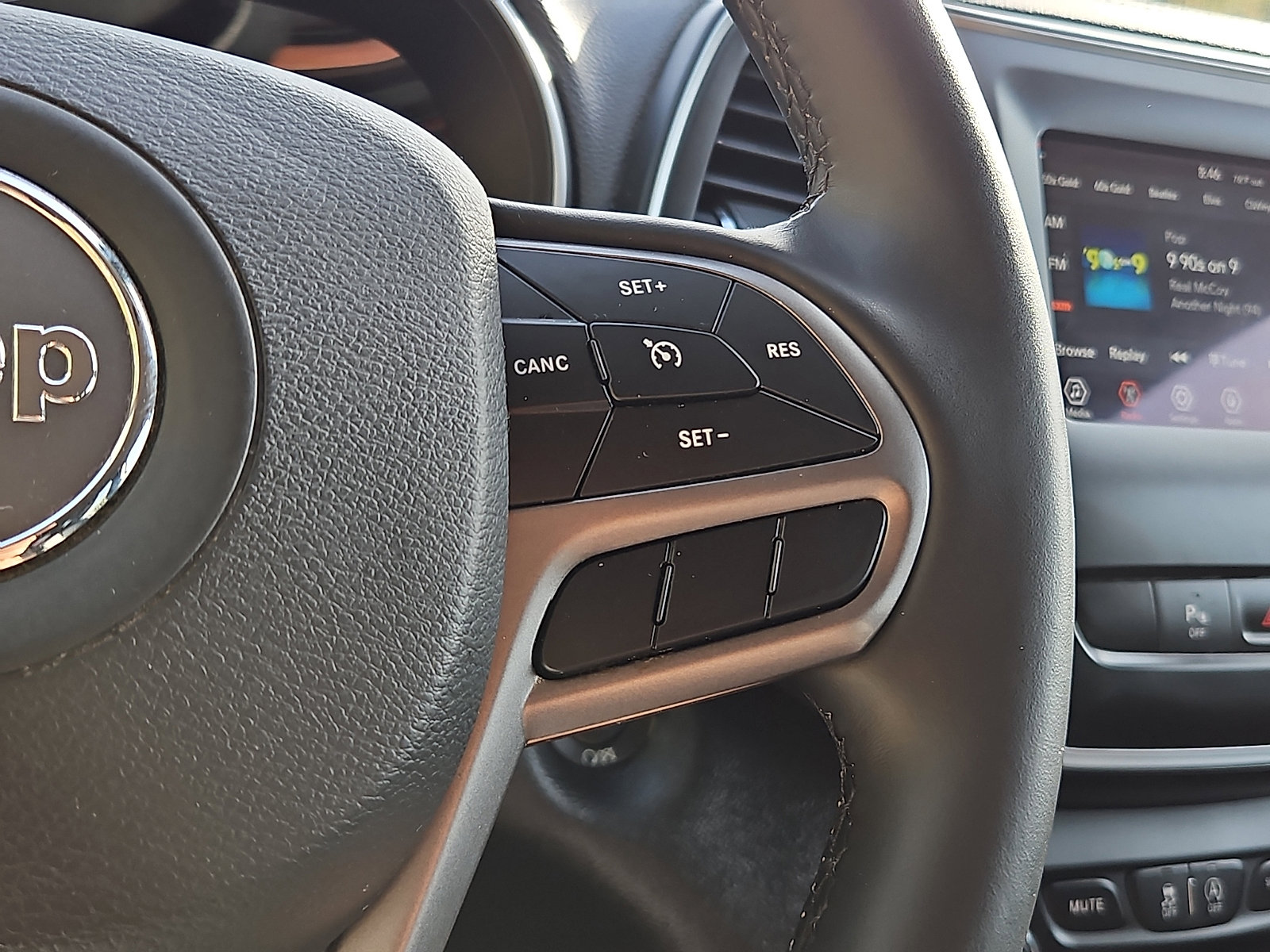 Used 2019 Jeep Cherokee Latitude Plus w/ Cold Weather Group image 20