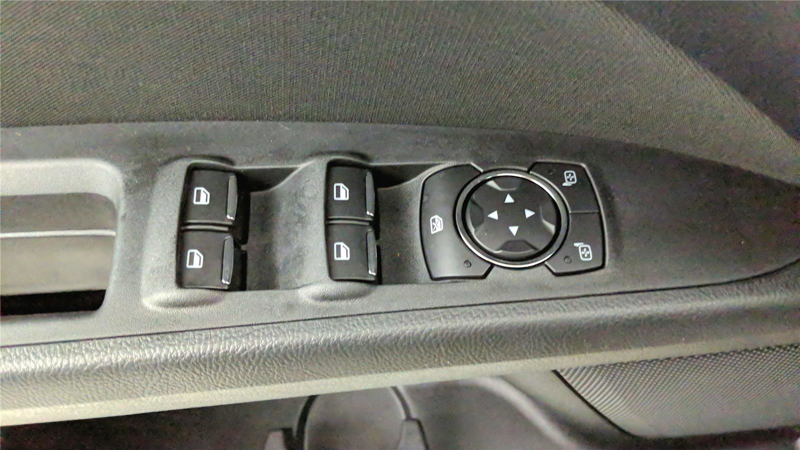 Used 2020 Ford Fusion SE image 12