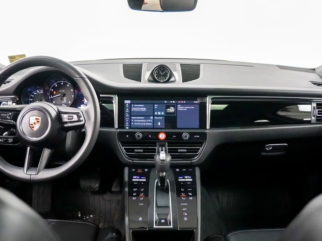 Certified 2025 Porsche Macan image 21