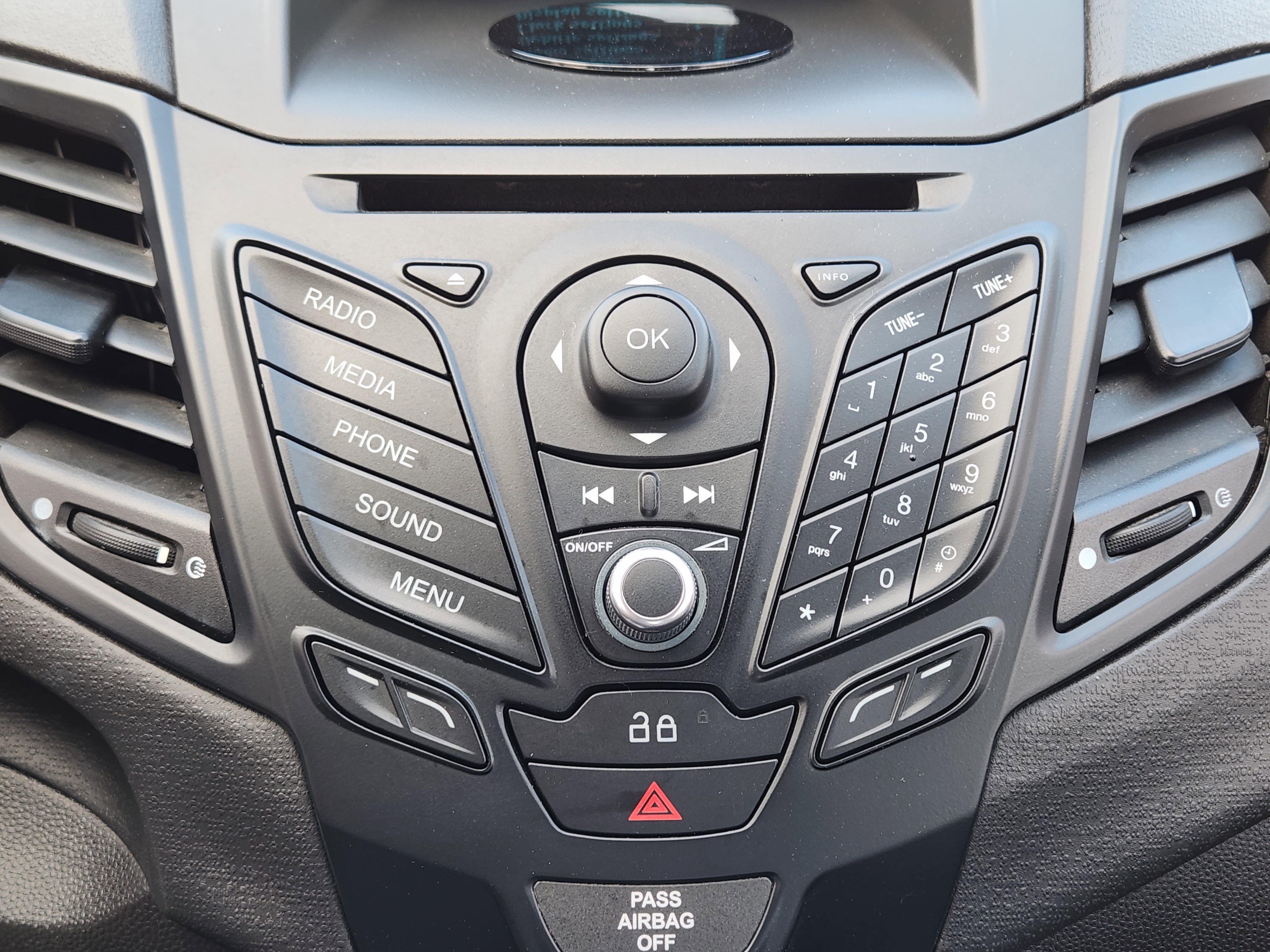 Used 2015 Ford Fiesta SE image 18