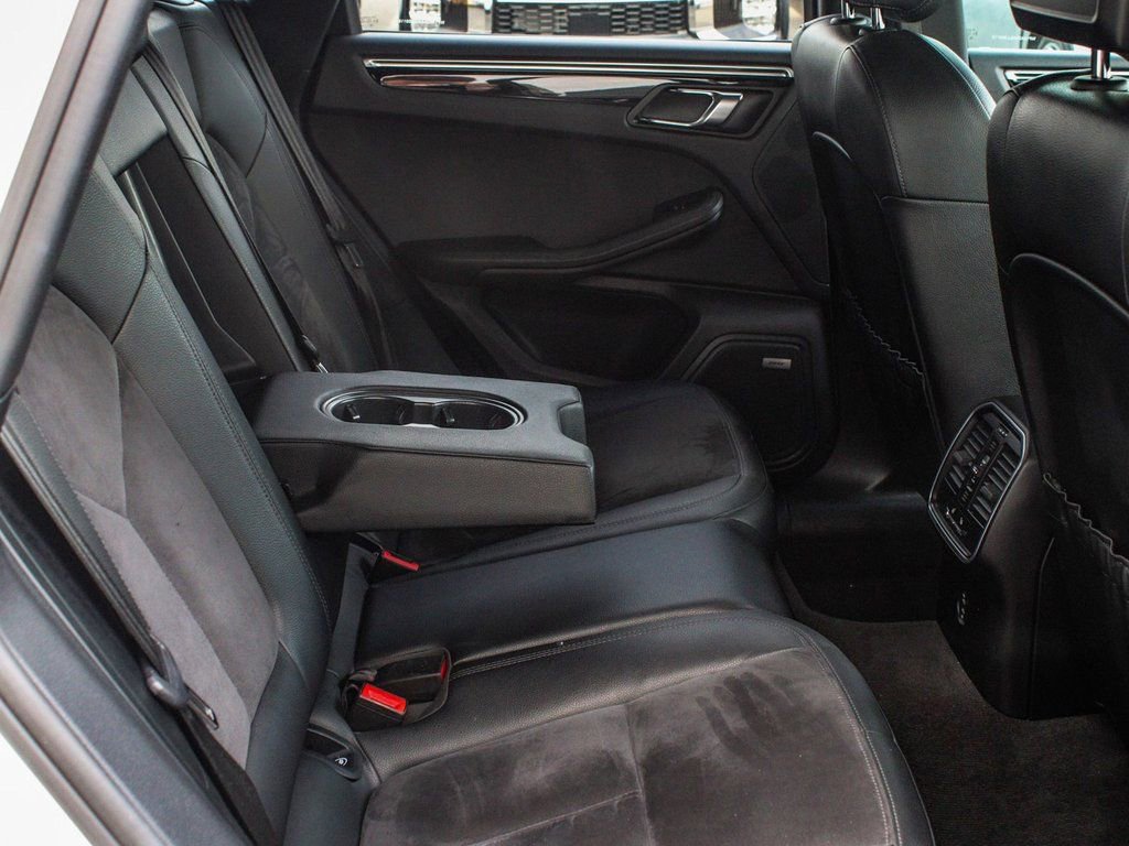 Used 2020 Porsche Macan image 39