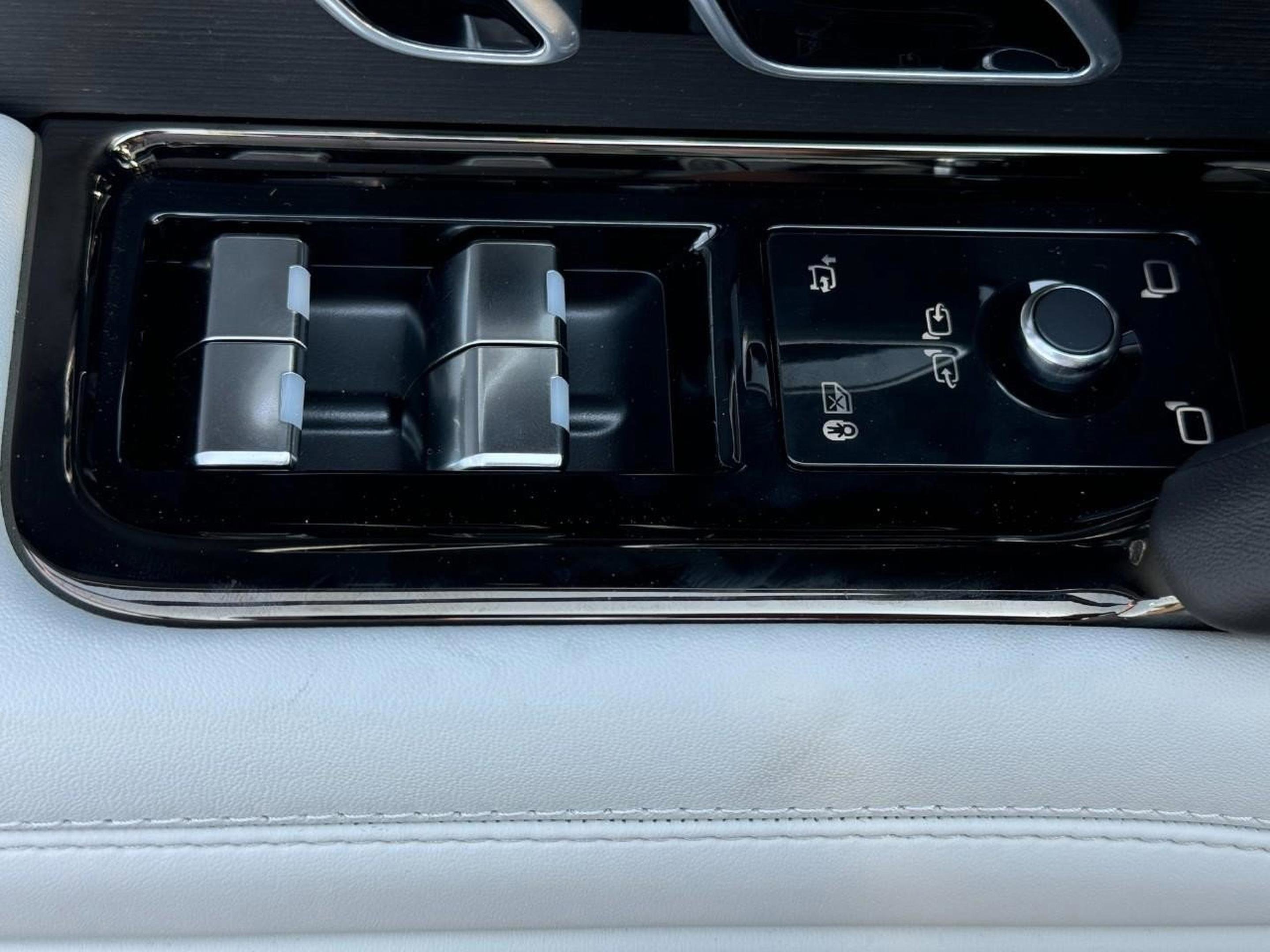 Used 2025 Land Rover Range Rover Sport SE image 24