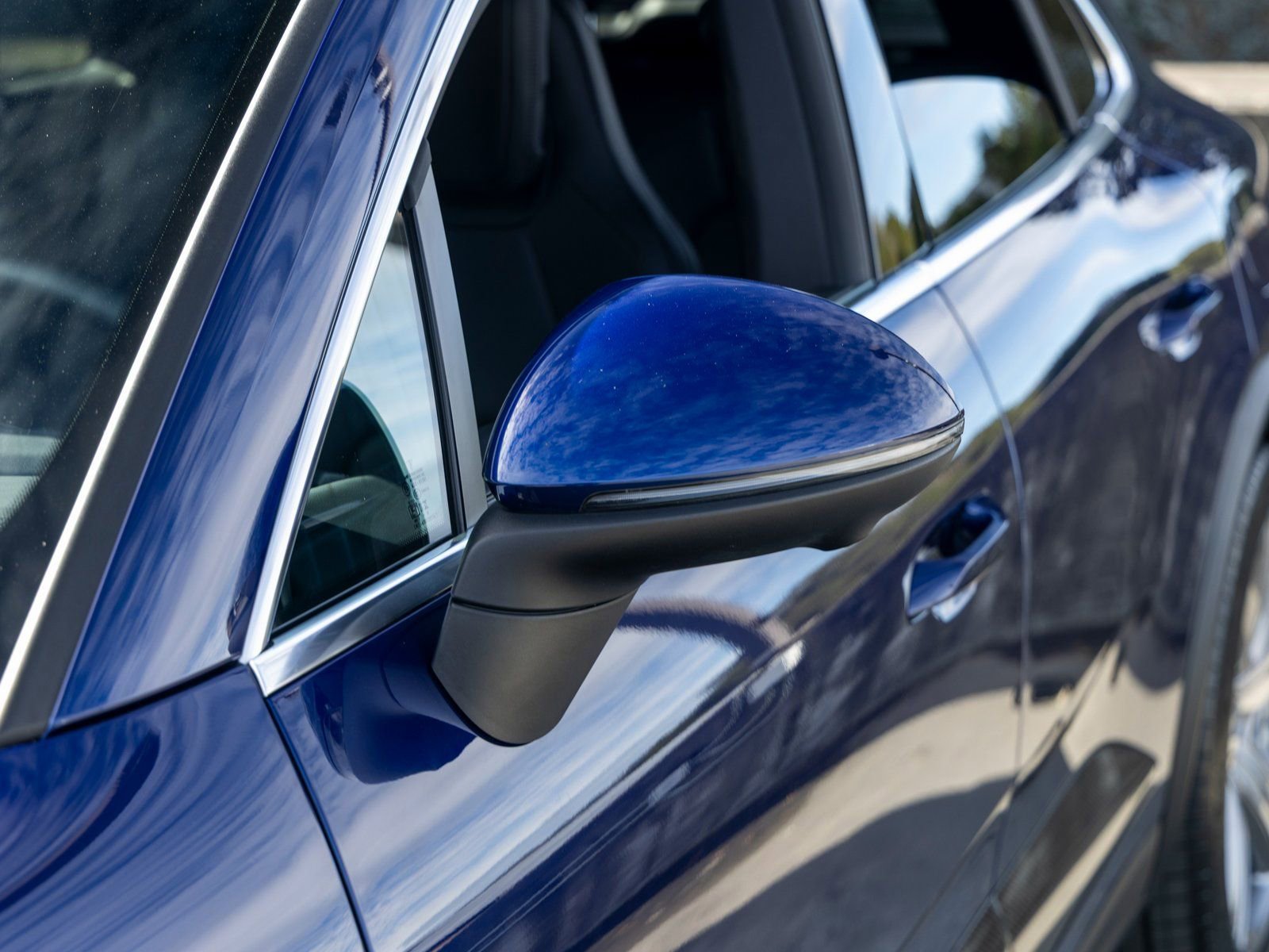 Certified 2025 Porsche Macan 4 Electric image 17