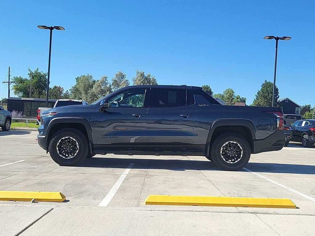 Used 2026 Chevrolet Silverado EV Trail Boss w/ LPO, Gameday Tailgate Package AWD/4WD image 5