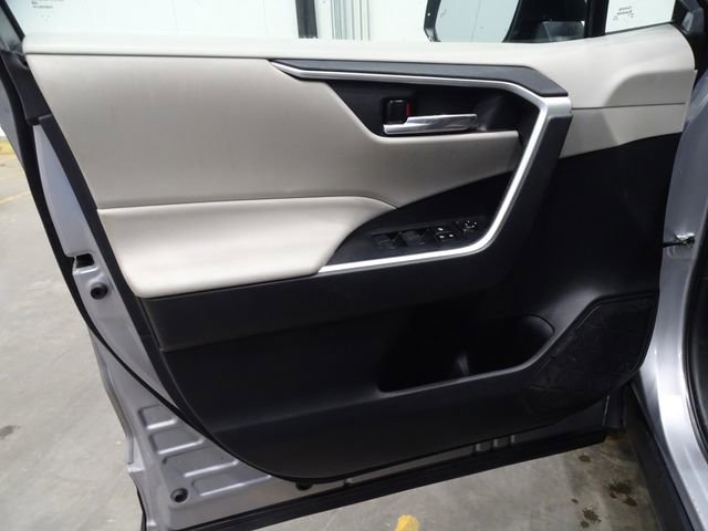 Used 2021 Toyota RAV4 XLE w/ Convenience Package image 16