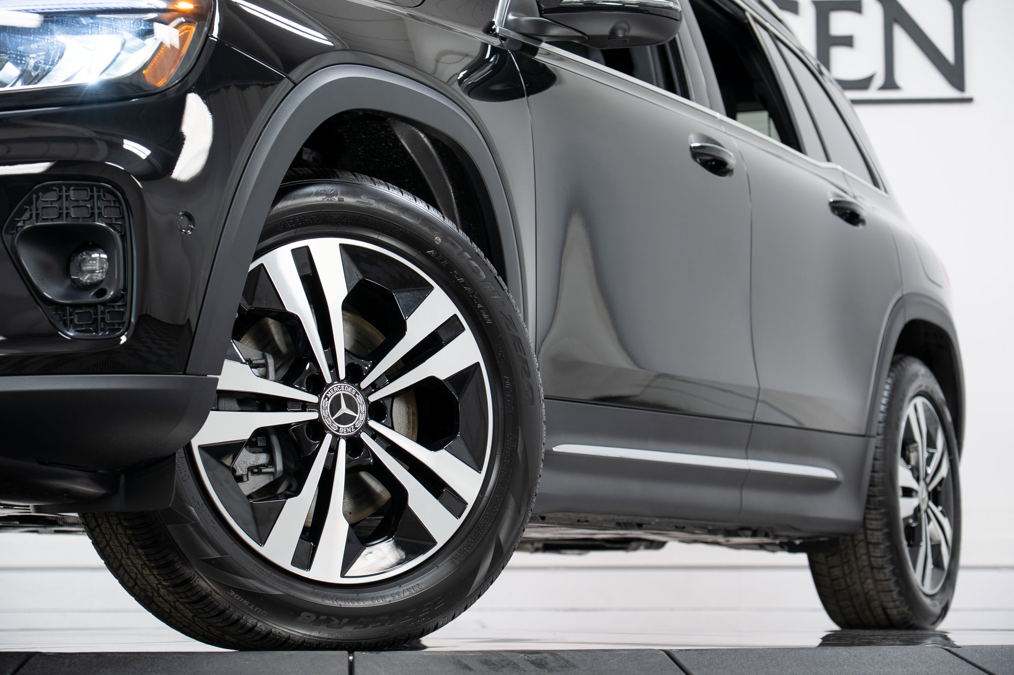 New 2026 Mercedes-Benz GLB 250 4MATIC image 27