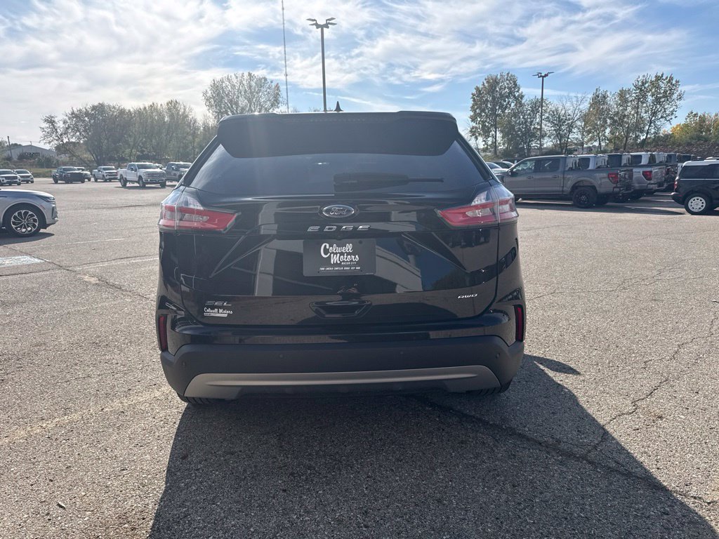 Certified 2024 Ford Edge SEL w/ Convenience Package AWD/4WD image 4